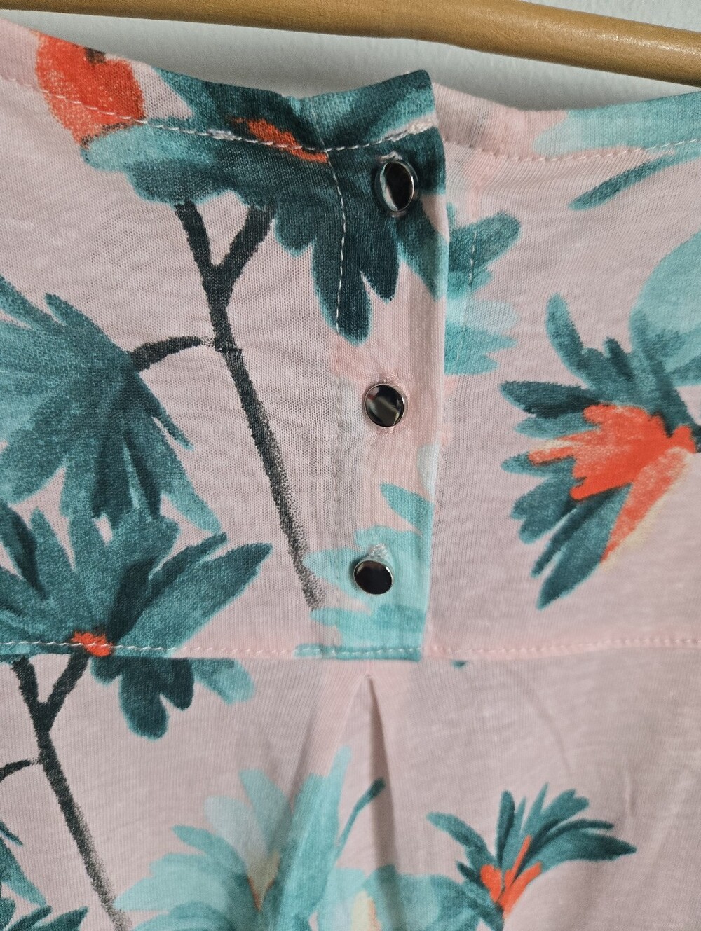 New NORTHERN REFLECTIONSPink Floral Short Sleeve Linen & Rayon Top - Picture 8 of 9